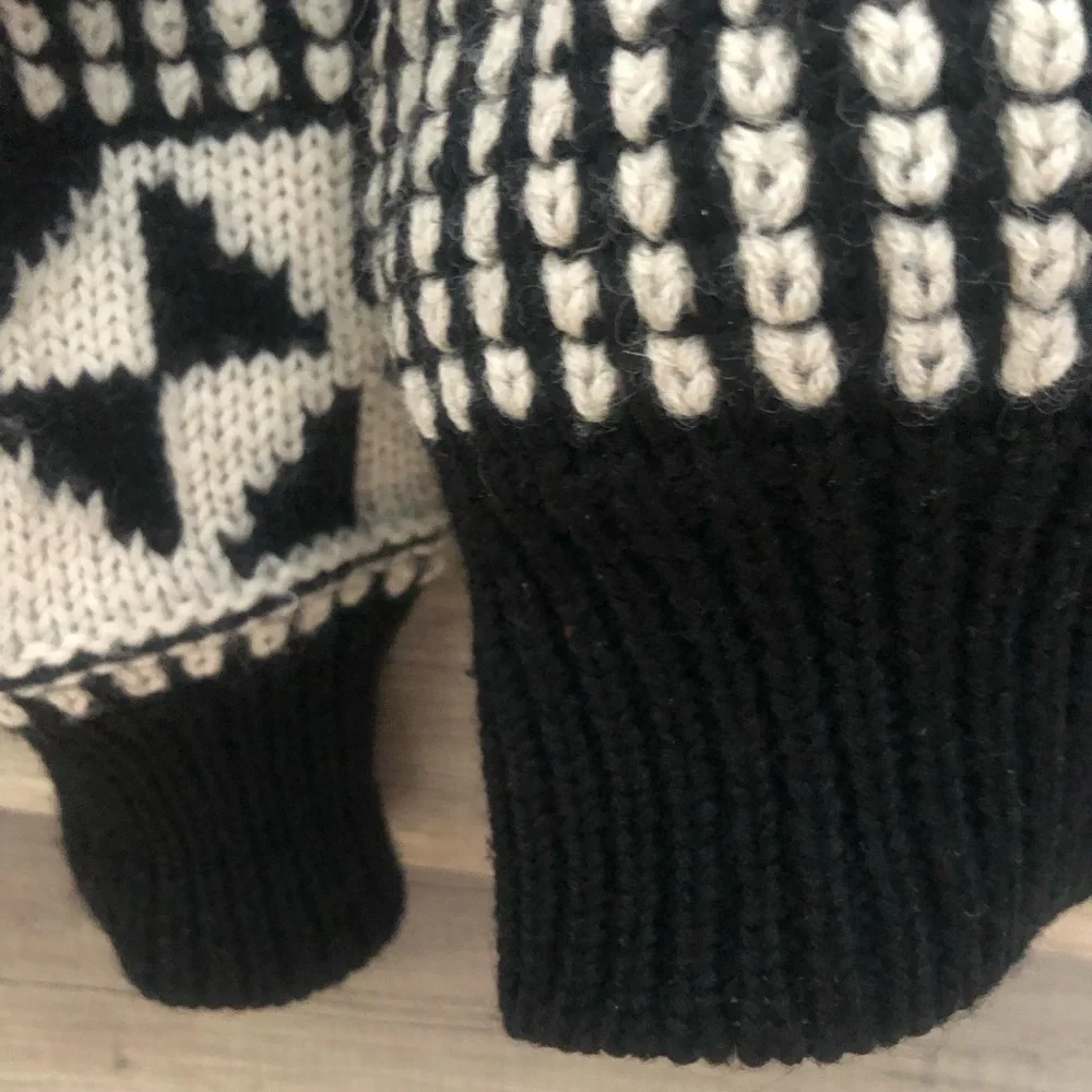 Black & White Geometric Knit Sweater - Men - Picture 8 of 11